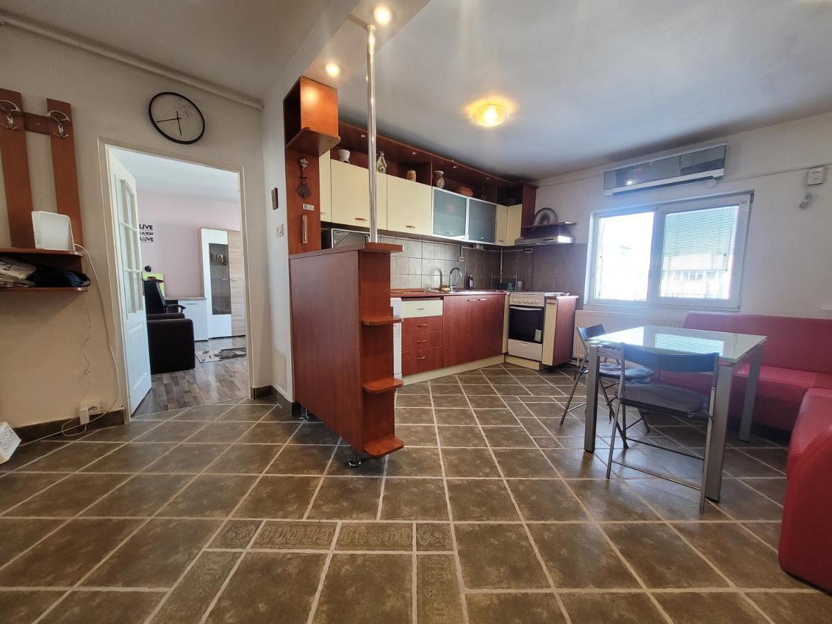Quiet, Relaxing, Family Friendly Apartment Букурещ Екстериор снимка
