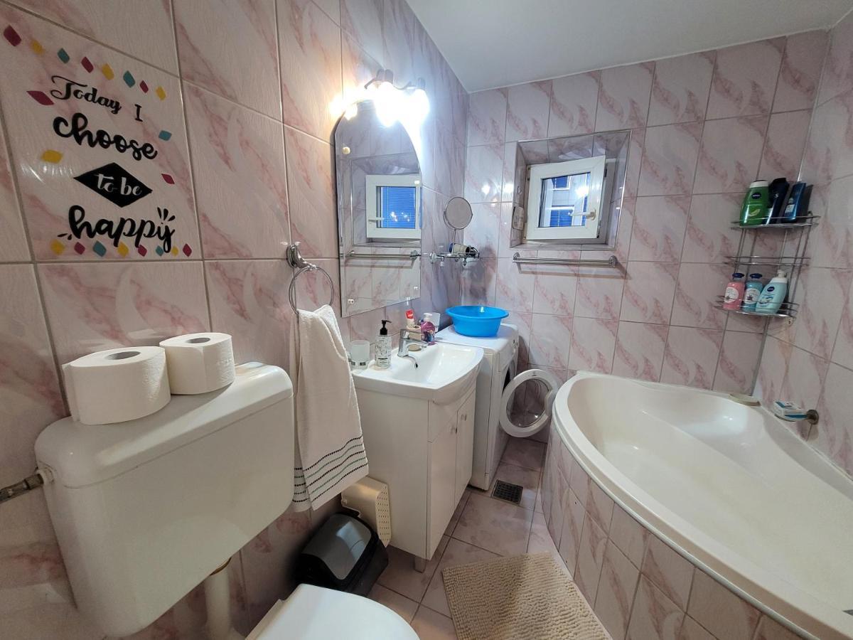 Quiet, Relaxing, Family Friendly Apartment Букурещ Екстериор снимка